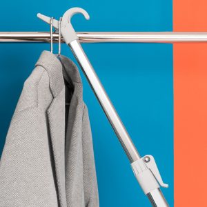 Μοαστούνι για την ντουλάπα επεκτεινόμενο